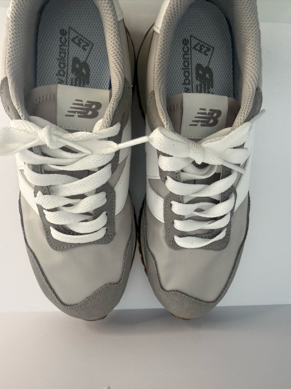 New Balance Men's Sneakers in Gray and White with Gum Outsole NWOT size 8 - Picture 5 of 8